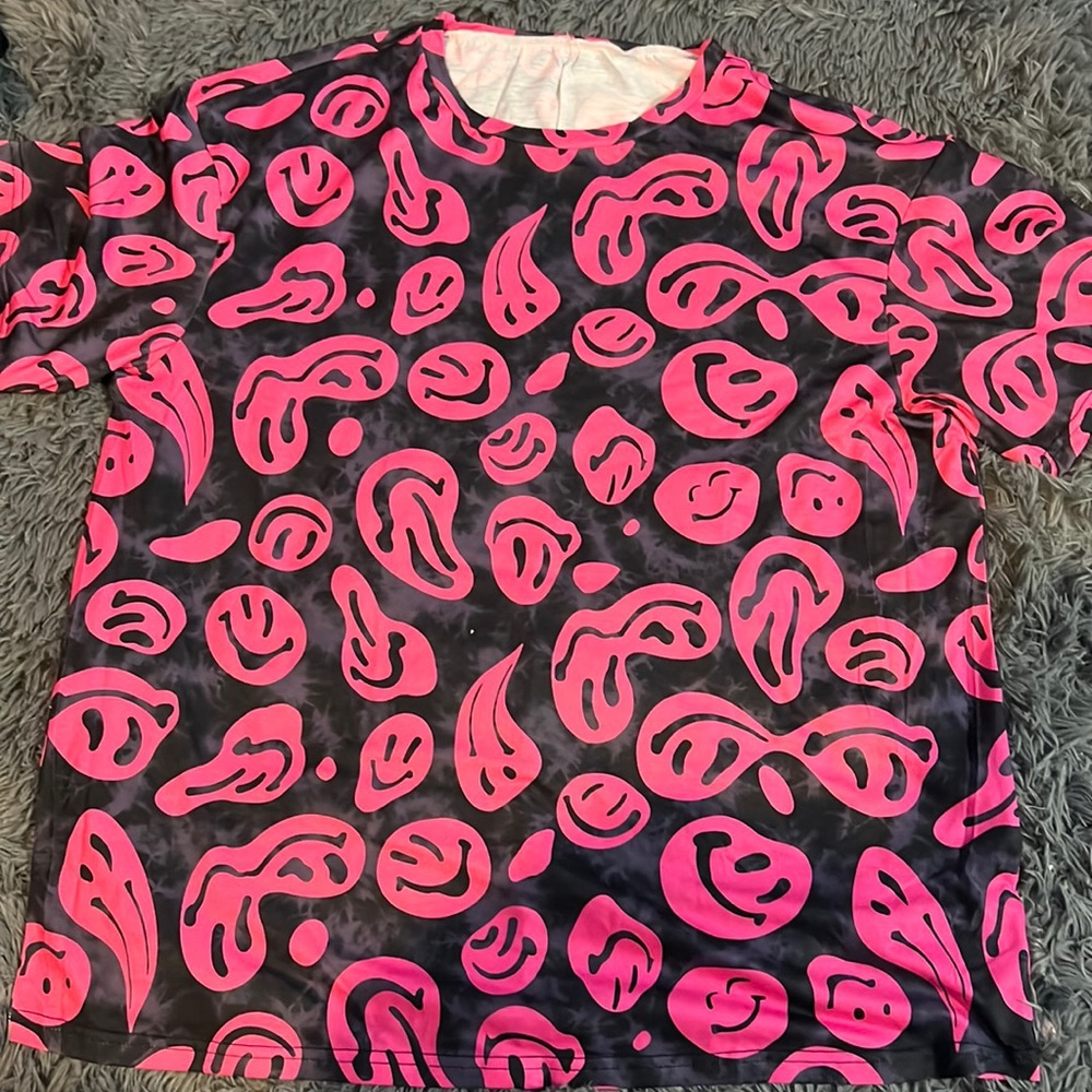 smiley face shein shirt. 3X.